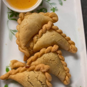 5.  Curry Puff (V)  (4 Pcs)